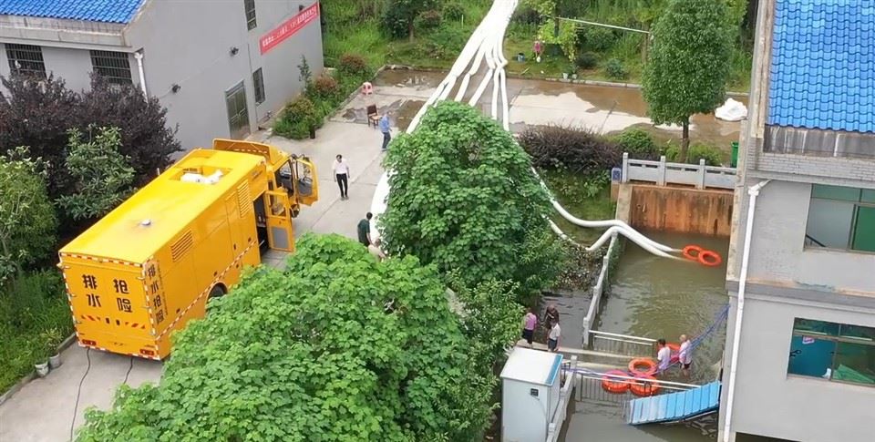 Camió bomba d'inundació i desgast
